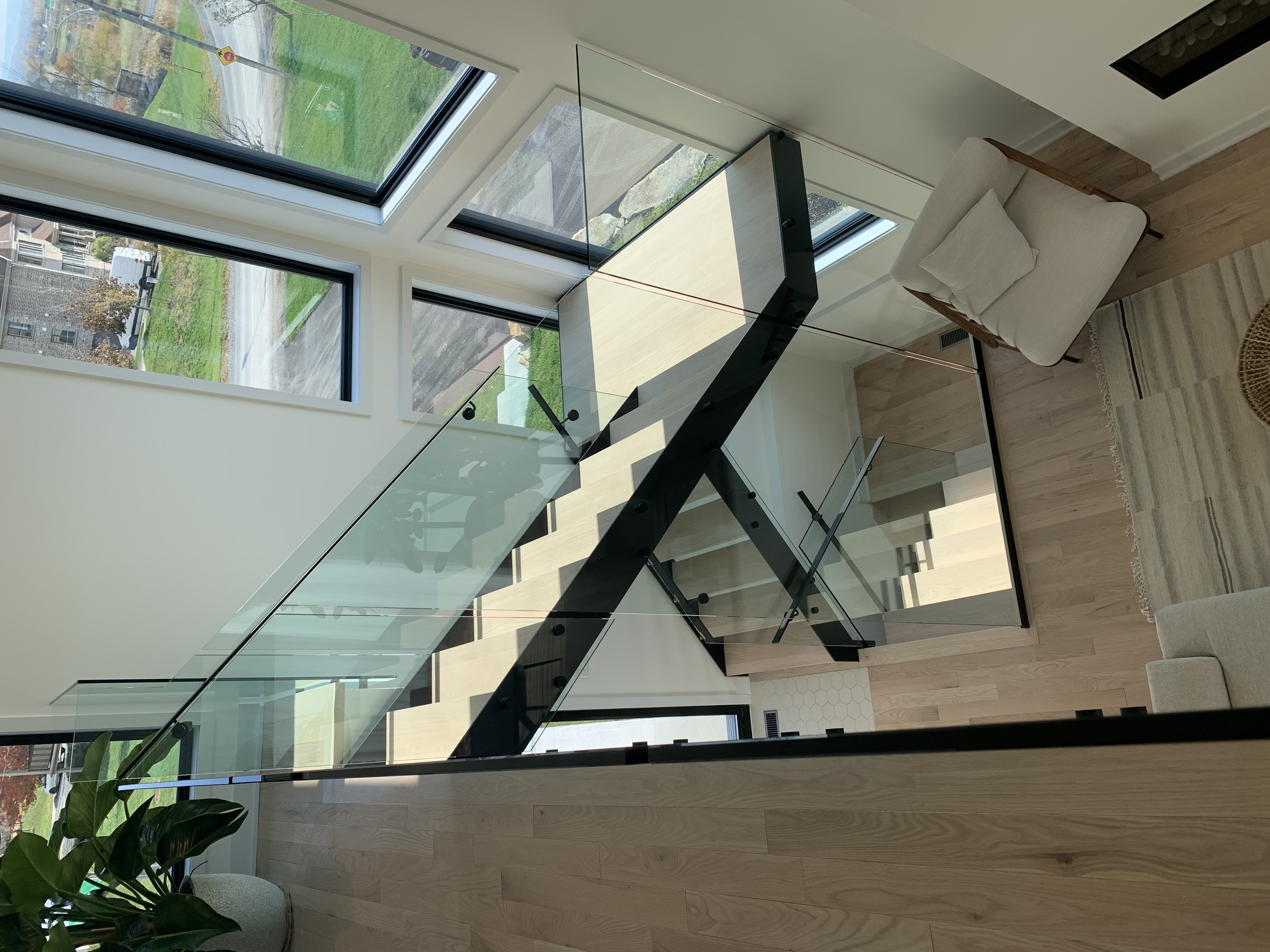 Installation escalier fabriqué sur mesure pour maison, condo et résidence secondaire
